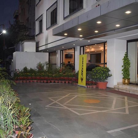 Hotel Vaibhav Varanasi Bagian luar foto