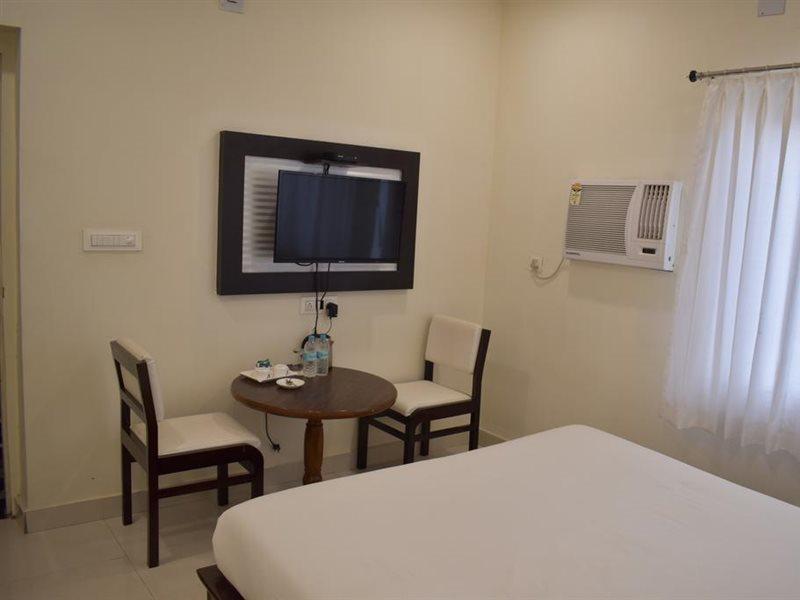 Hotel Vaibhav Varanasi Bagian luar foto