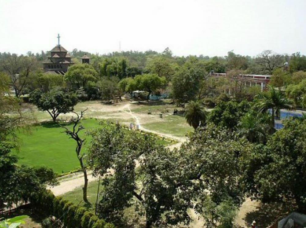 Hotel Vaibhav Varanasi Bagian luar foto