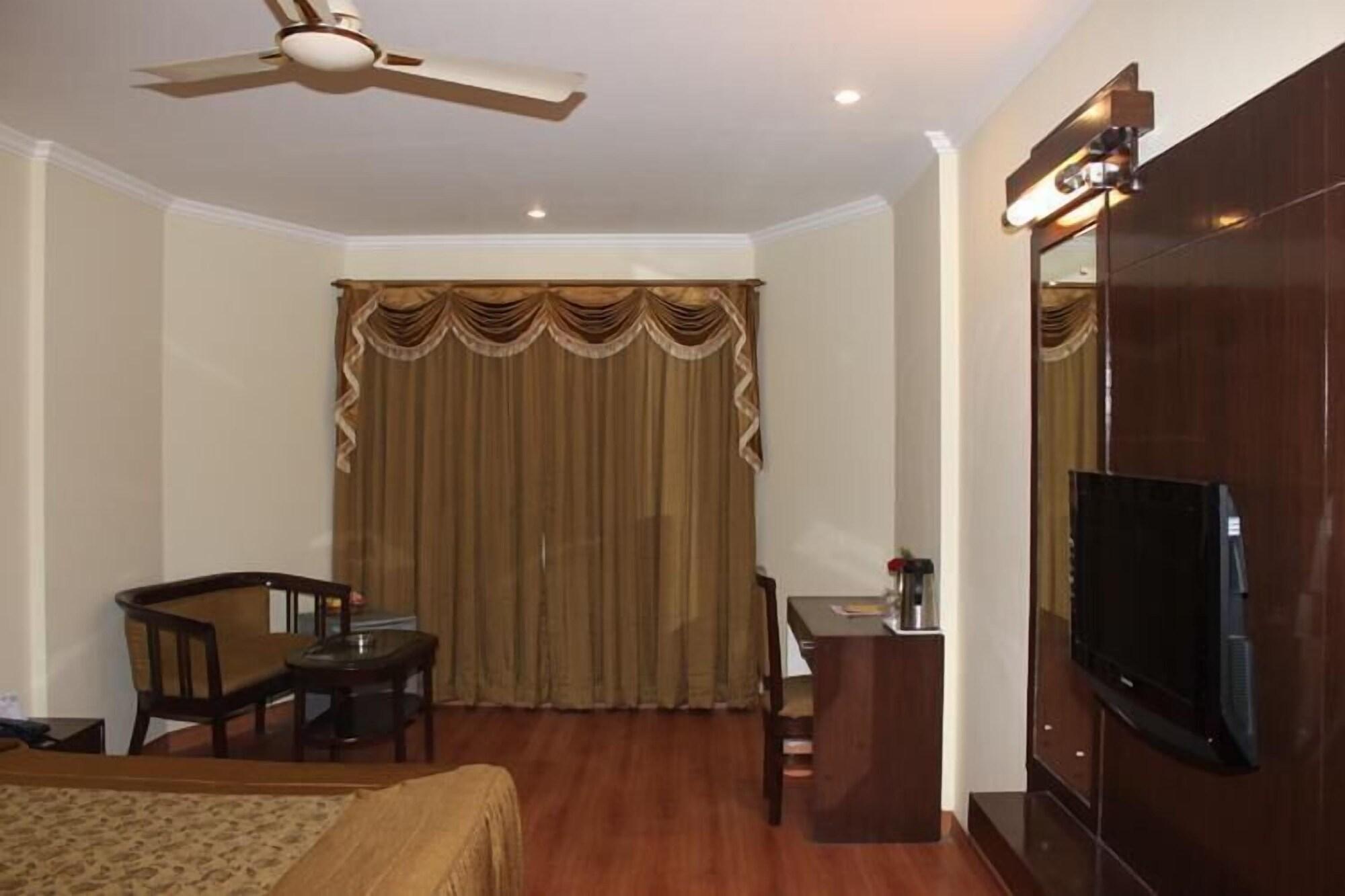Hotel Vaibhav Varanasi Bagian luar foto
