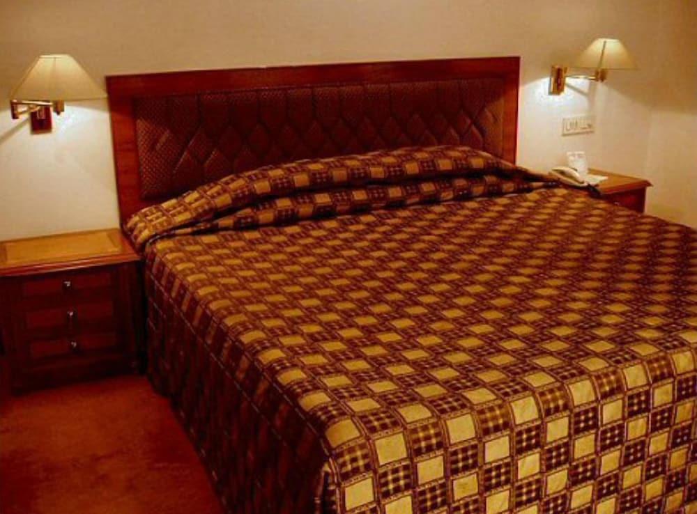 Hotel Vaibhav Varanasi Bagian luar foto