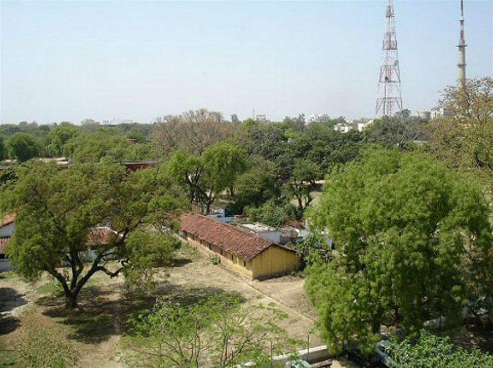 Hotel Vaibhav Varanasi Bagian luar foto