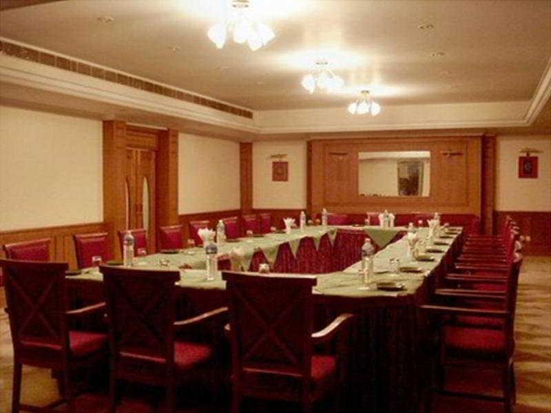Hotel Vaibhav Varanasi Bagian luar foto