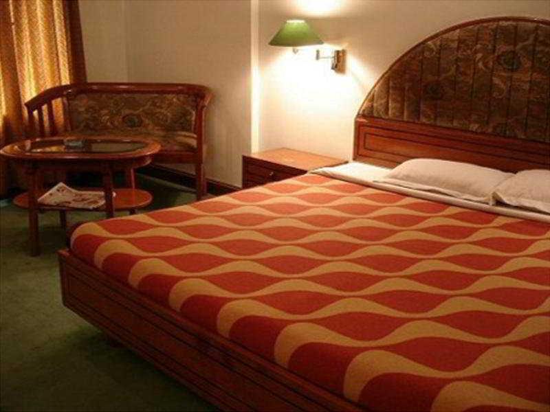 Hotel Vaibhav Varanasi Bagian luar foto