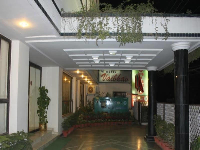 Hotel Vaibhav Varanasi Bagian luar foto