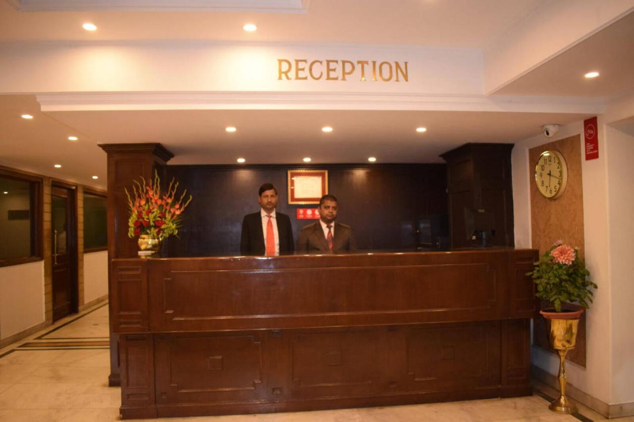 Hotel Vaibhav Varanasi Bagian luar foto