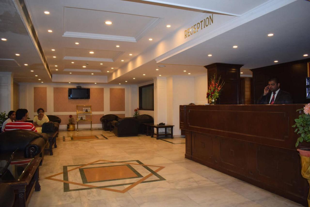 Hotel Vaibhav Varanasi Bagian luar foto